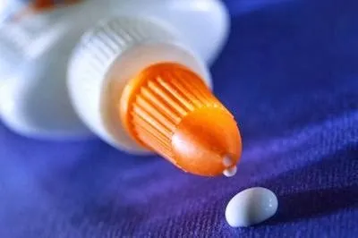Hogyan mossa ruháit ragasztóval - idő, szuper, PVA (idő) Hogyan mossa ruháit ragasztóval - idő, szuper, PVA