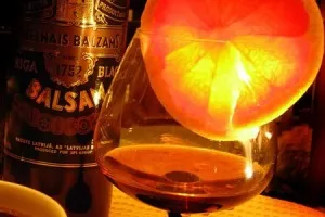 Hogyan iszik alkoholos balzsam, milyen balzsamok nyelven (faj) Hogyan iszik alkoholos balzsam, milyen típusú vannak balzsamok