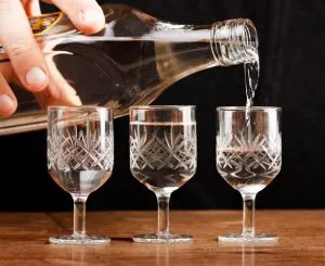 Hogyan kell inni vodka hagyományos szabályokat ünnepe