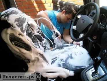 Hogyan tisztítsa meg a kárpit az autó ülés