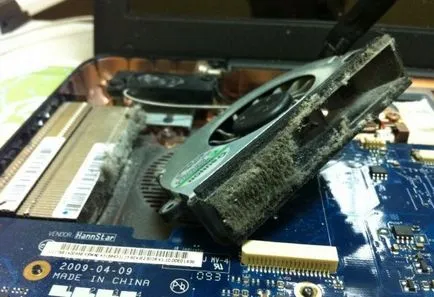 Hogyan tisztítható a laptop a portól magad szétszerelése nélkül, mélytisztítás, a csere a hővezető paszta