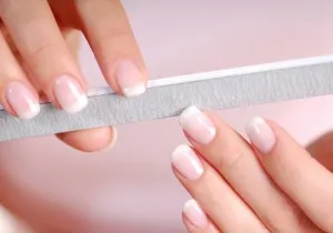 Hogyan kell csinálni a manikűr otthon tippek és videók