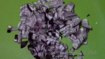 Hogyan kell főzni egy torta leveles tészta csirkével a lépésről lépésre recept és fotó