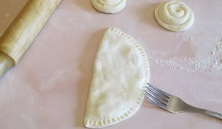 Főzni finom pasties cheburek receptek, tészta, töltő (ízletesebb) Főzni finom pasties cheburek receptek, tészta, töltelék