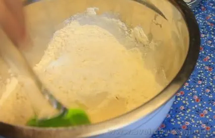Főzni a pite csirkével és gombával lépésről lépésre recept fotók (recept) Főzni a pite csirkével és gombával lépésről lépésre recept fotók