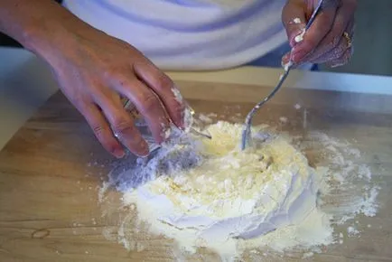 Főzni finom pasties cheburek receptek, tészta, töltő (hogyan kell főzni mellbimbótakaróval cheburek receptek tészta darált hús töltelék finom házi) Főzni finom pasties cheburek receptek, tészta, töltelék