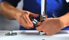 Hogyan szétszedni a konyhai csap (csapot a konyhában) (parse konyhacsapból) Hogyan szétszedni a konyhai csap (konyhai mixer)