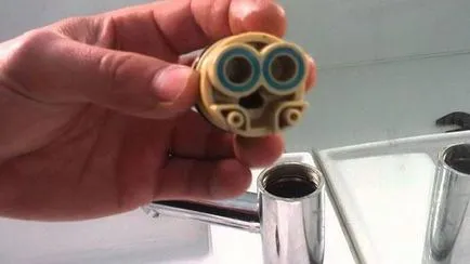 Hogyan szétszedni a csapot a konyhában vagy a fürdőszobában (hogyan szedje szét a daru meg szétszerelni a daru, mint egy konyhai csaptelep, hogyan kell elemezni egy nyél) Hogyan szétszedni a csapot a konyhában vagy a fürdőszobában