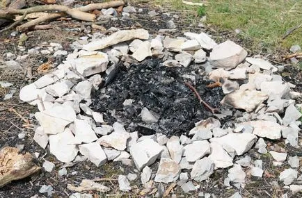 Hogyan oldjuk fel a hamu táplálására egyszerű receptet a kézikönyvből, amely (hígított) Hogyan oldjuk fel a hamu táplálására egyszerű receptet a kézikönyvből, vendégház