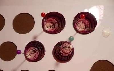 Hogyan készítsünk egy pillangó Quilling kezük
