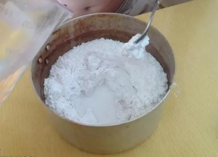 Hogyan készítsünk egy dombormű a falon kezével