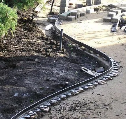 Hogyan készítsünk egy határ a kerti utak a kezüket (saját) Hogyan készítsünk egy határ a kerti utak saját kezűleg