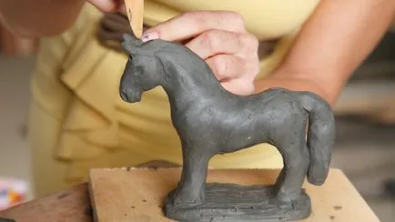 Hogyan készítsünk egy ló agyagból fokozatosan mester osztály képek és videó