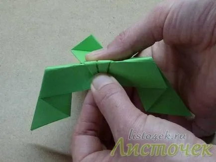 Hogyan készítsünk egy ugró béka papír, papírra (a béka) Hogyan készítsünk egy ugró béka papír, darab papír