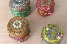 Hogyan készítsünk egy doboz haszontalan dolgokat saját kezűleg (doboz) Hogyan készítsünk egy doboz haszontalan dolgokat saját kezűleg