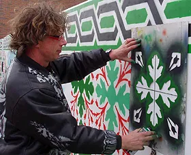 Hogyan készítsünk egy stencil graffiti saját kezűleg