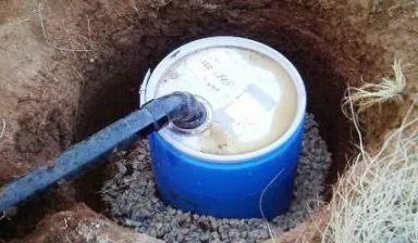 Hogyan készítsünk egy pöcegödör a WC kezével egy magánlakás vagy a ház (záró) Hogyan készítsünk egy pöcegödör a WC kezével egy magánlakás vagy nyaraló