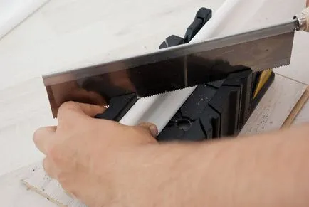 Hogyan készítsünk egy sarok a mennyezet öntvény közös habosított, hogyan lehet csatlakozni, hogyan kell vágni (lambéria) Hogyan készítsünk egy sarok a mennyezet öntvény közös habosított, hogyan lehet csatlakozni, hogyan kell vágni