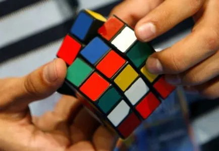 Hogyan kell összeállítani a Rubik-kocka formájú piramis (a kocka) Hogyan kell összeállítani a Rubik-kocka formájú piramis