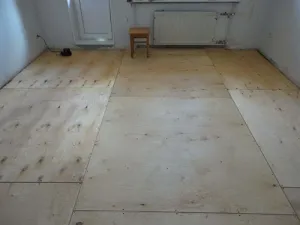 Hogyan feküdt egy laminált kezével a régi, fából készült padló video (stack) Hogyan feküdt egy laminált kezével a régi, fából készült padló videó