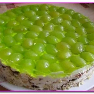 Hogyan díszíteni a tortát gyümölcs otthon, lépésről lépésre fotó