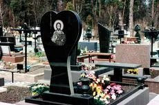 Hogyan egyenesen egy emlékmű a sírba