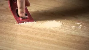 Hogyan törődik laminált padló, laminált padló lehet tisztítani, hogy elkerüljék a válás