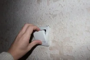 Hogyan cseréljük ki a villanyt saját kezűleg
