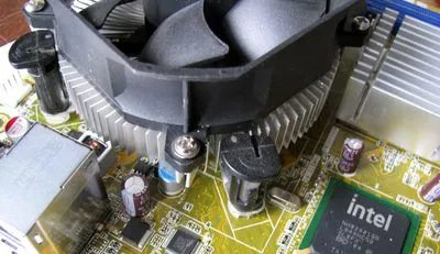 Hogyan cseréljük ki a hővezető paszta a CPU, ötletek minden alkalomra (termikus zsír) Hogyan cseréljük ki a hővezető paszta a CPU, ötletek minden alkalomra