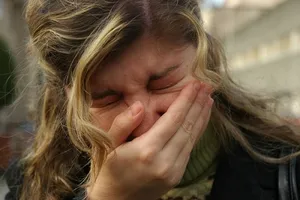 Hogyan tedd magad tüsszentés, hogy hogyan lehet kiváltani a gyerek tüsszentés (tüsszentés) Hogyan tedd magad tüsszentés, hogy hogyan lehet kiváltani a gyerek tüsszentés
