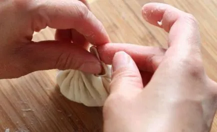 Hogyan csomagoljuk gombóc tésztát közvetlenül a köpeny recept (Manti) Hogyan csomagoljuk gombóc tésztát közvetlenül a palást recept