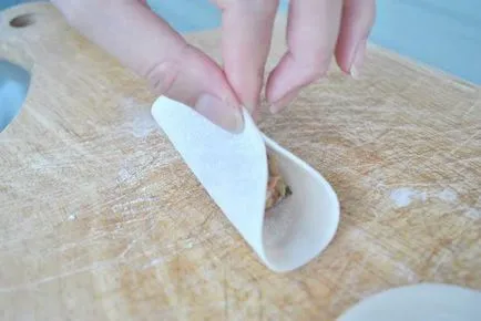 Hogyan csomagoljuk gombóc tésztát közvetlenül a köpeny recept (Manti) Hogyan csomagoljuk gombóc tésztát közvetlenül a palást recept