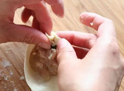 Hogyan csomagoljuk gombóc tésztát közvetlenül a köpeny recept (jobbra) Hogyan csomagoljuk gombóc tésztát közvetlenül a palást recept