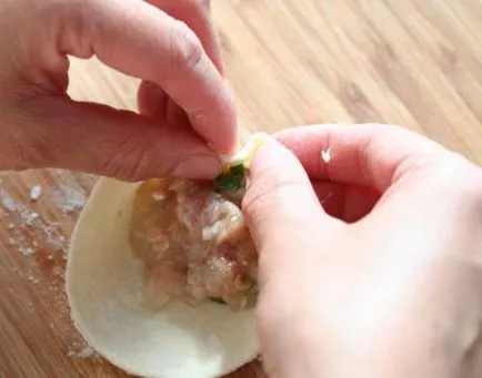 Hogyan csomagoljuk gombóc tésztát közvetlenül a köpeny recept (pakolás) Hogyan csomagoljuk gombóc tésztát közvetlenül a palást recept