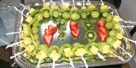 Canapes nyárson az ünnepi asztalra egyszerű receptek (előétel) Canapes nyárson az ünnepi asztalra egyszerű receptek