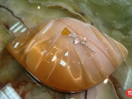 Kő szelenit jellemzői és alkalmazása, mágikus és terápiás tulajdonságokkal, ellátás ásványi és (magic) Szelenit kő jellemzői és használja mágikus és gyógyító tulajdonságait, karbantartása és ásványi