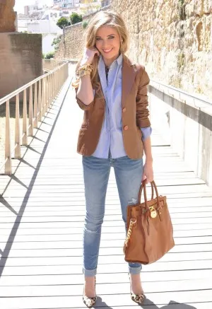 Barna dzseki - elegancia az irodában és azon kívül is!