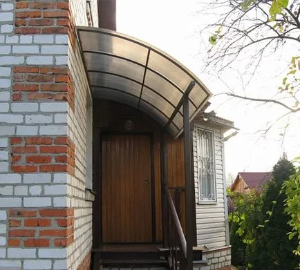 Ponyva alatt a tornácon polikarbonát szerelési útmutató, épület portál