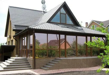 Veranda a fém egy magánházban fotó, tervek, lehetőségek