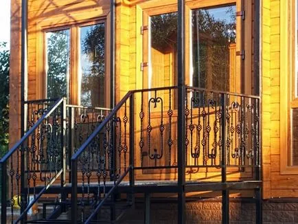 Veranda a fém egy magánházban fotó, tervek, lehetőségek