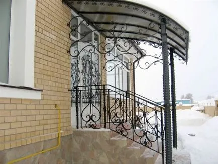Veranda a fém egy magánházban fotó, tervek, lehetőségek