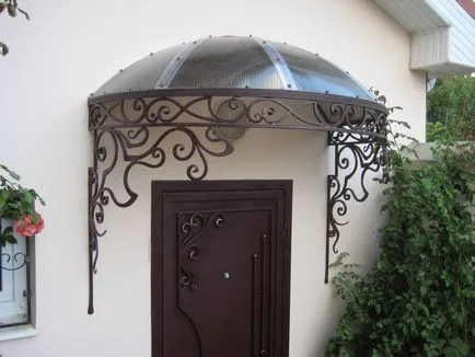 Veranda a fém egy magánházban fotó, tervek, lehetőségek