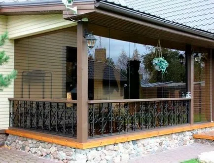 Veranda a fém egy magánházban fotó, tervek, lehetőségek