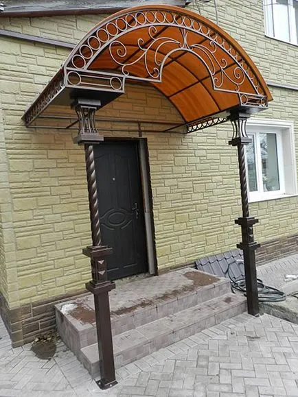 Veranda a fém egy magánházban fotó, tervek, lehetőségek