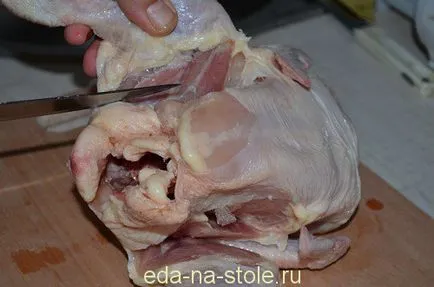 Csirke gombával a tejföl, étel az asztalra (krém) Csirke gombával, tejföllel, étel az asztalra