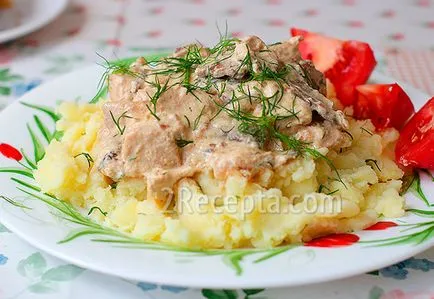 Csirke gombával, párolt tejföllel - lépésről lépésre fotó recept (csirke) Csirke gombával, párolt tejföllel - lépésről lépésre recept fotók