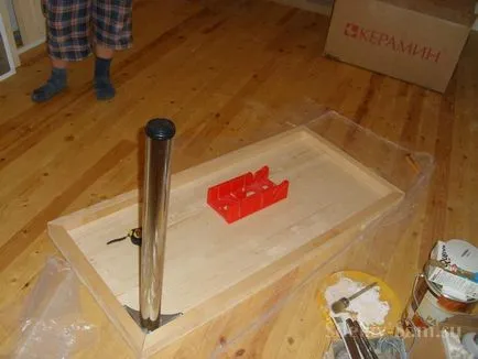 Konyhaasztalon csinál a kezét (jobb és olcsóbb vásárolt), DIY