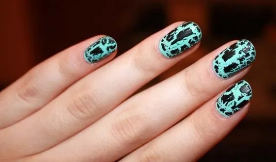 Nail krakelyur- lépcsőzetes létrehozása körömlakk repedéssel (repedés manikűr köröm) Lac krakelyur- lépésről lépésre létrehozása körömlakk feltörni