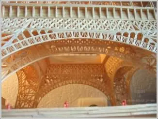 Lobzik - puzzle - Eiffel-torony mérkőzések - őrült kezében