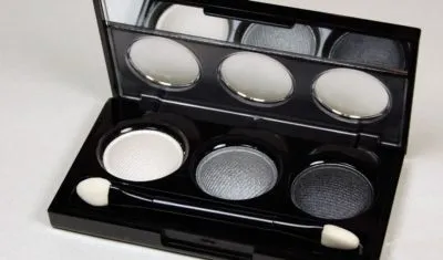 Smink fekete szemhéjfesték lépésekben (make-up) Smink fekete szemhéjfesték lépésekben
